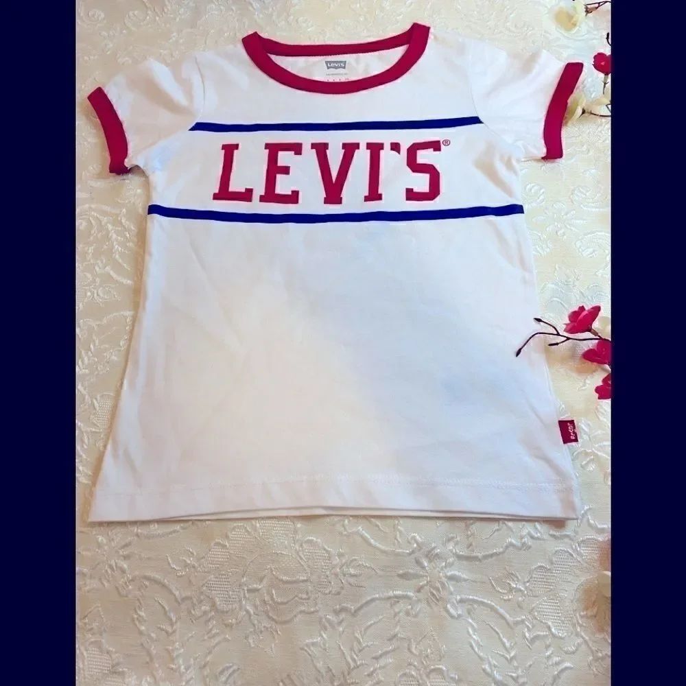 Levi’s Short Sleeve Sportwear Logo  shirt size:5,6
